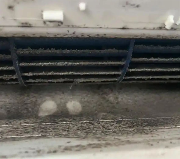 日土空调吹的风有股烧焦味是怎么回事